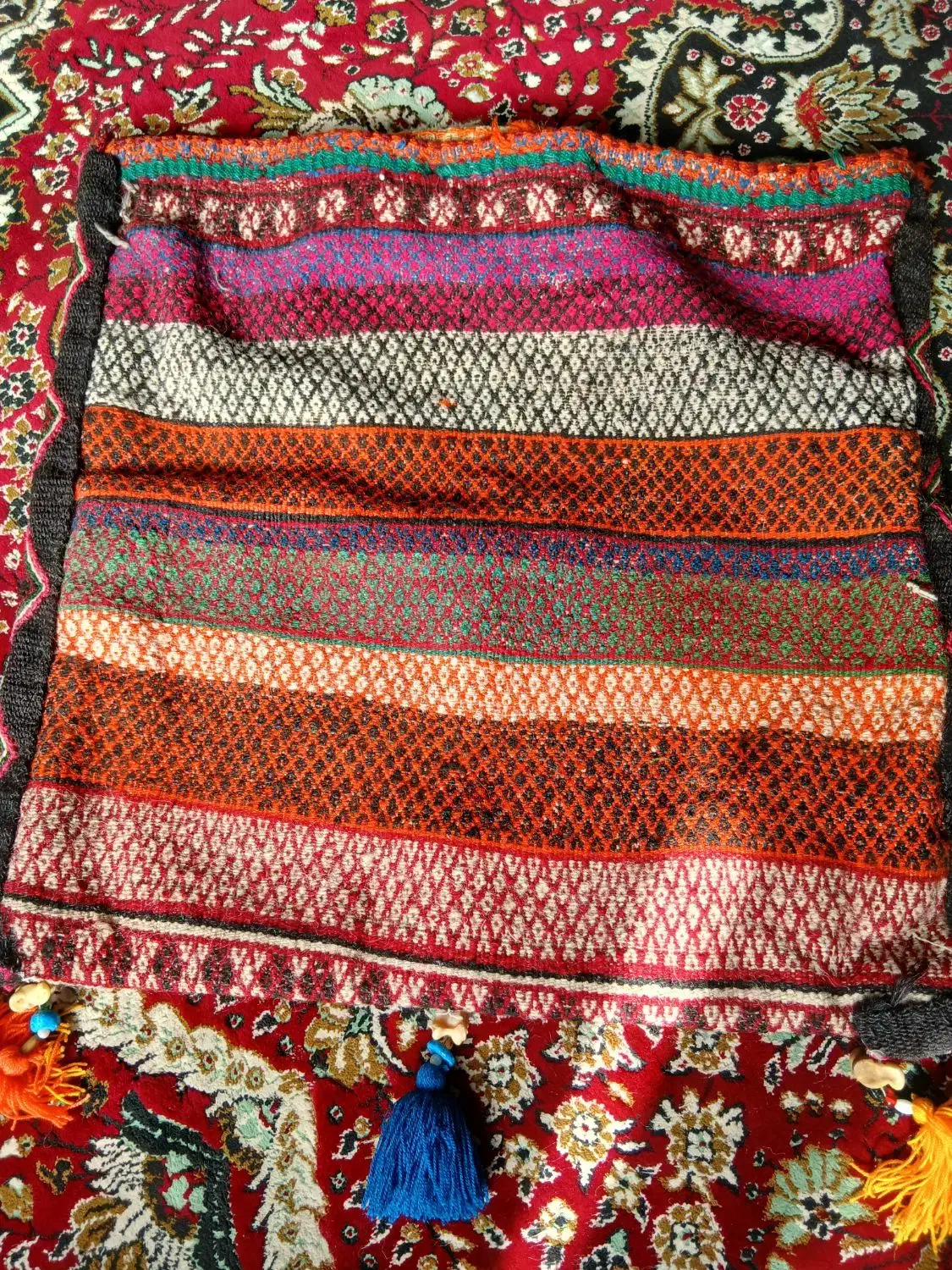 یک عدد حور|گلیم، جاجیم، گبه|لنجان, |دیوار