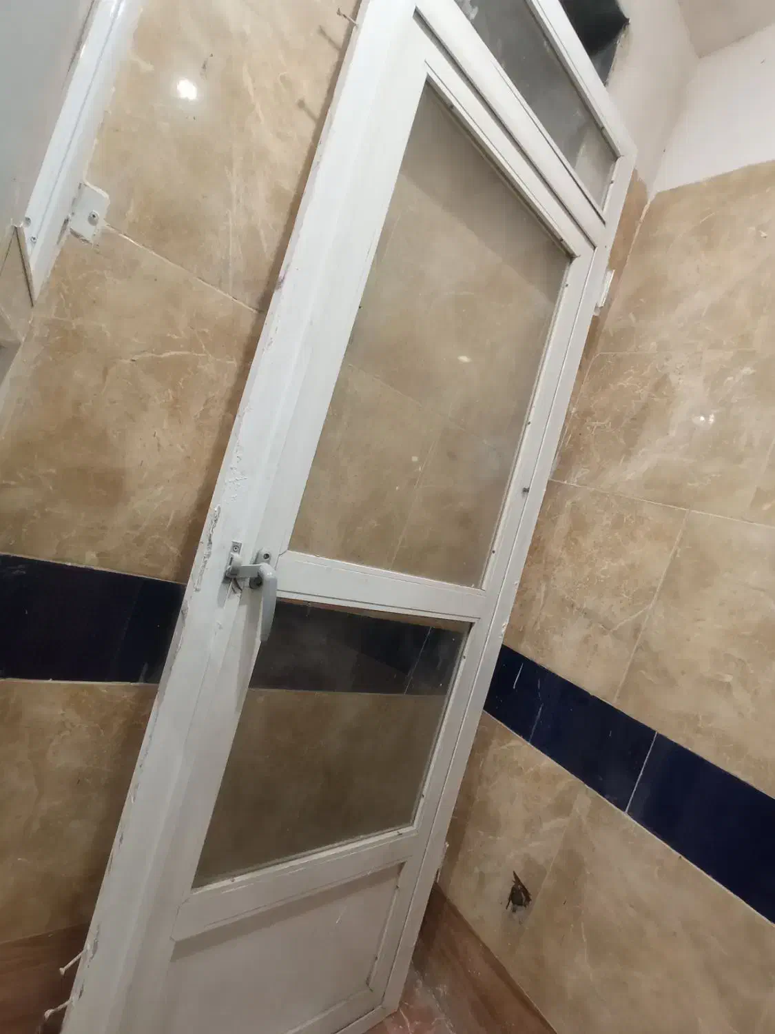 درب آلومینیومی با شیشه دوجه داره|مصالح و تجهیزات ساختمان|مشهد, کارمندان دوم|دیوار