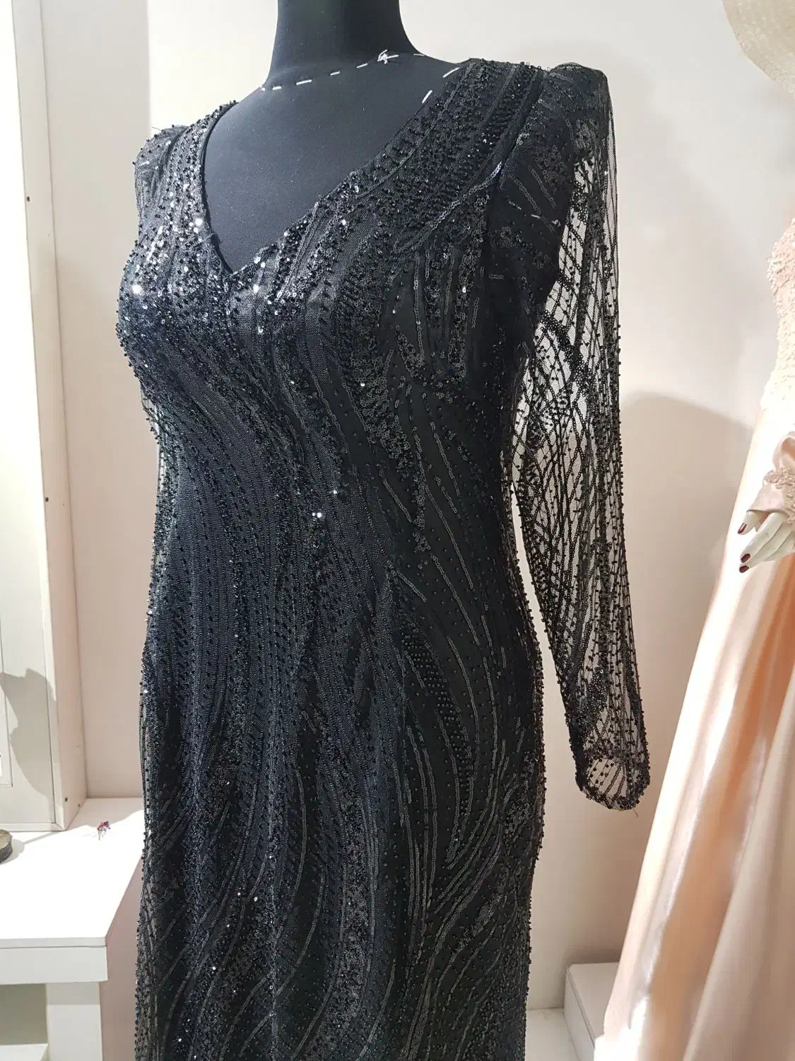 طراحی و دوخت انواع لباس پذیرفته میشود|لباس|قزوین, |دیوار