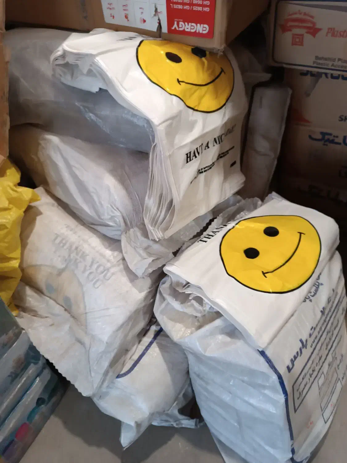 نایلکس دسته دار|ظروف نگهدارنده، پلاستیکی، یک‌بارمصرف|قیامدشت - خاورشهر, |دیوار