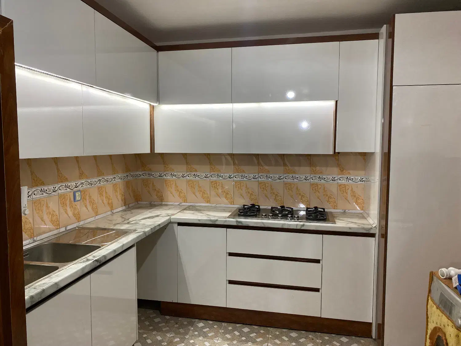 تولید انواع کابینت کمد دیواری و میز‌کنسول پیش خوان|جاکفشی، کمد، دراور|ملایر, |دیوار