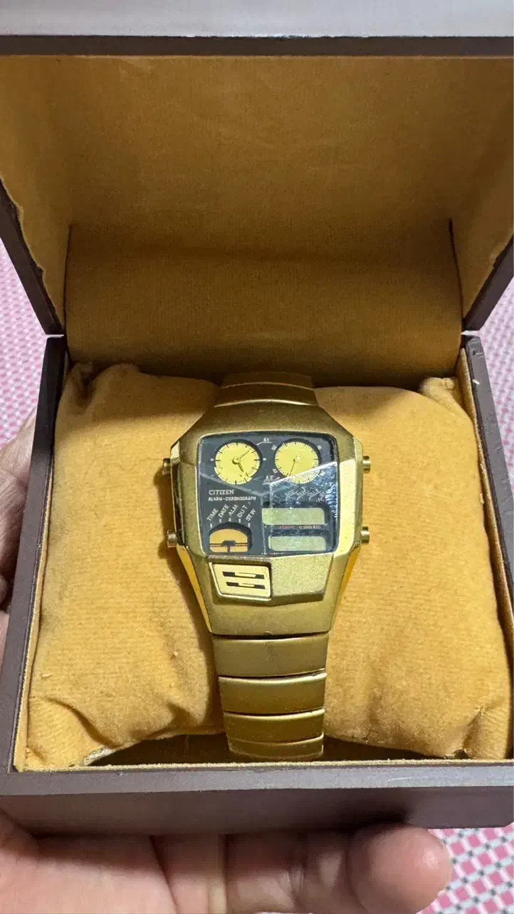 ساعت سی تی زن ژاپن فضایی شیشه الماسی|ساعت|بانه, |دیوار