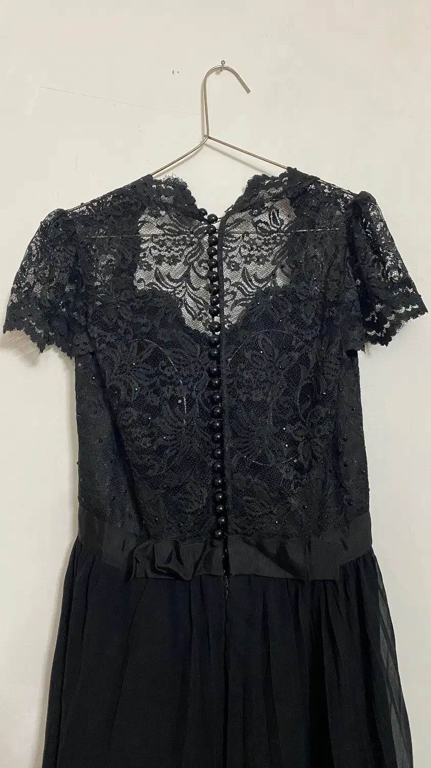 لباس مجلسی|لباس|سبزوار, ولیعصر (نجار آباد)|دیوار