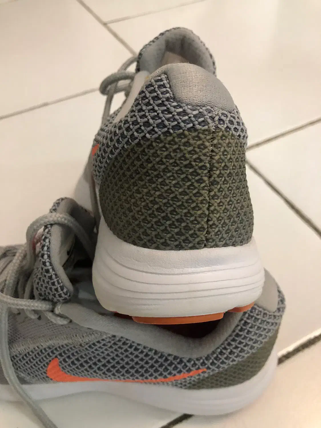 کتانی  زنانه نایکی اصلی|کیف، کفش، کمربند|رشت, لاکان شهر|دیوار