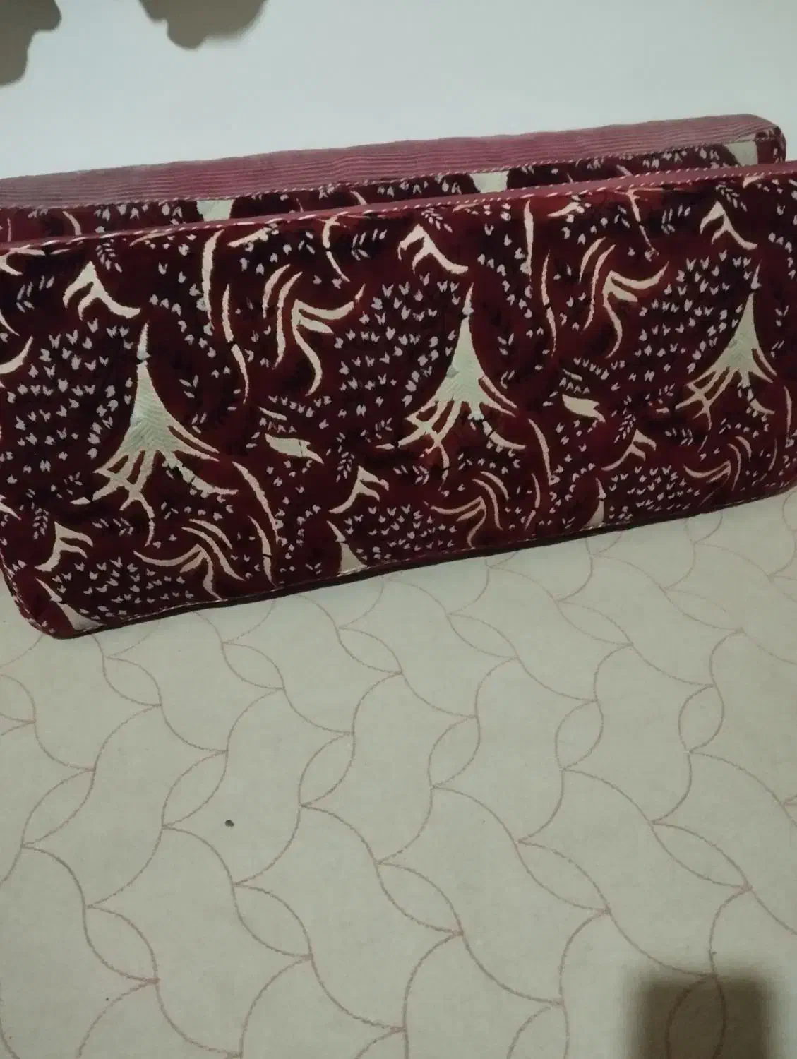 یک جفت پشتی|پشتی|ری, شهادت|دیوار