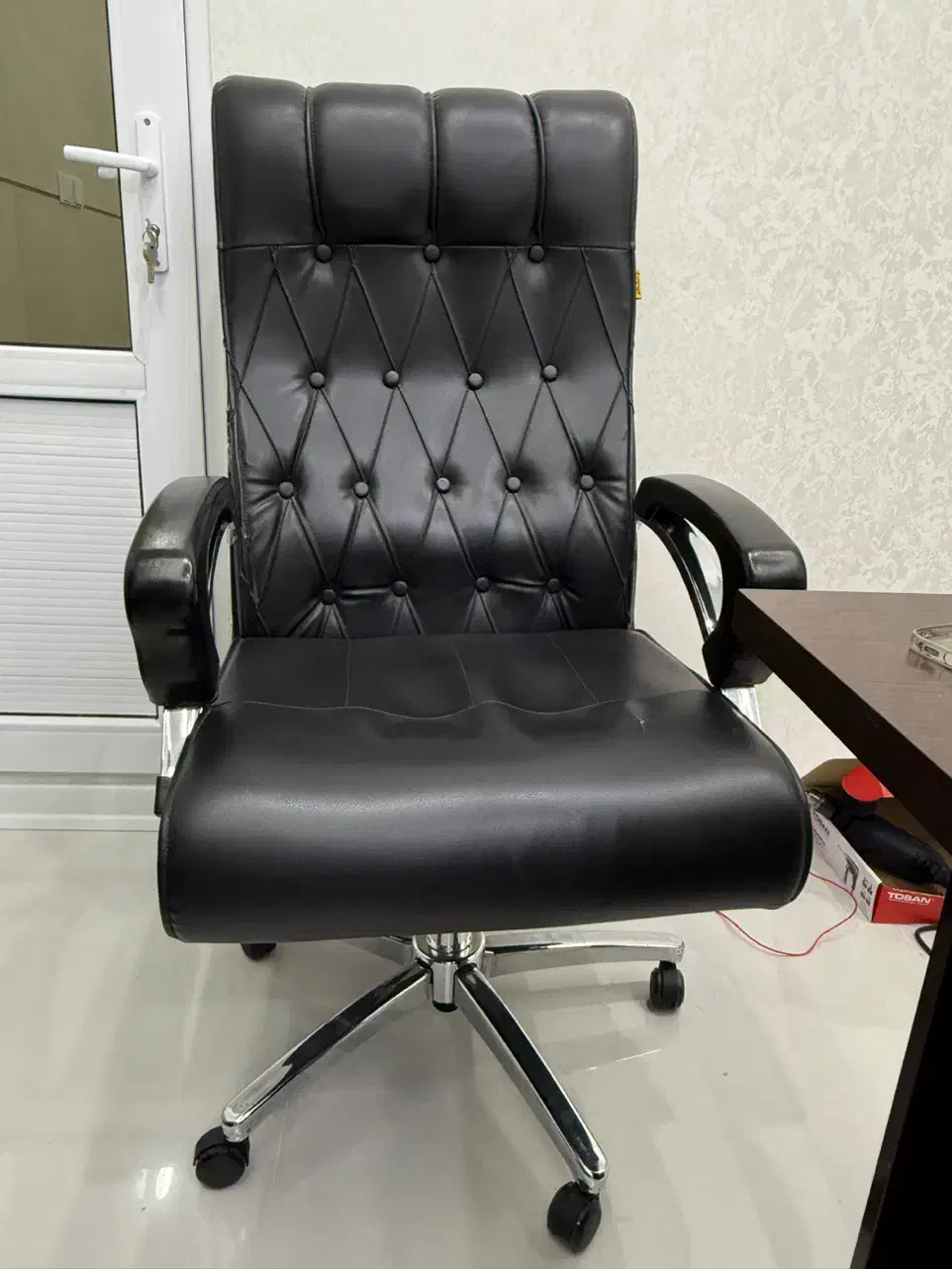 صندلی مدیریتی دو اهرمه|صندلی و نیمکت|بندر کنگان, |دیوار