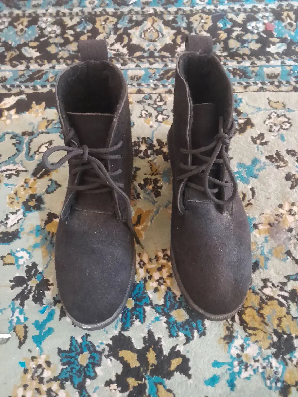 کفش|کیف، کفش، کمربند|مسجد سلیمان, |دیوار