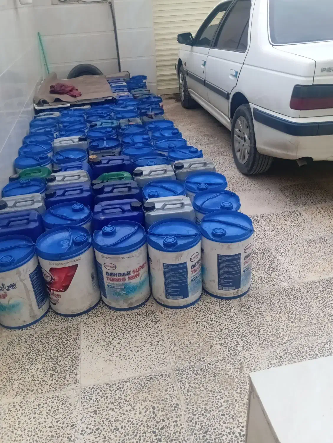 بیست لیتری خالی|ظروف نگهدارنده، پلاستیکی، یکبارمصرف|فاضل آباد, |دیوار