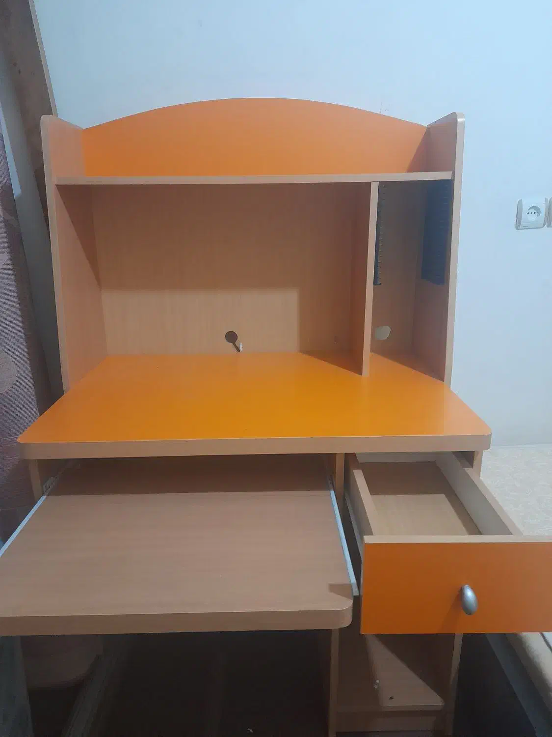 میز کامیپوتر|میز تحریر و کامپیوتر|شهریار, دهشاد بالا|دیوار