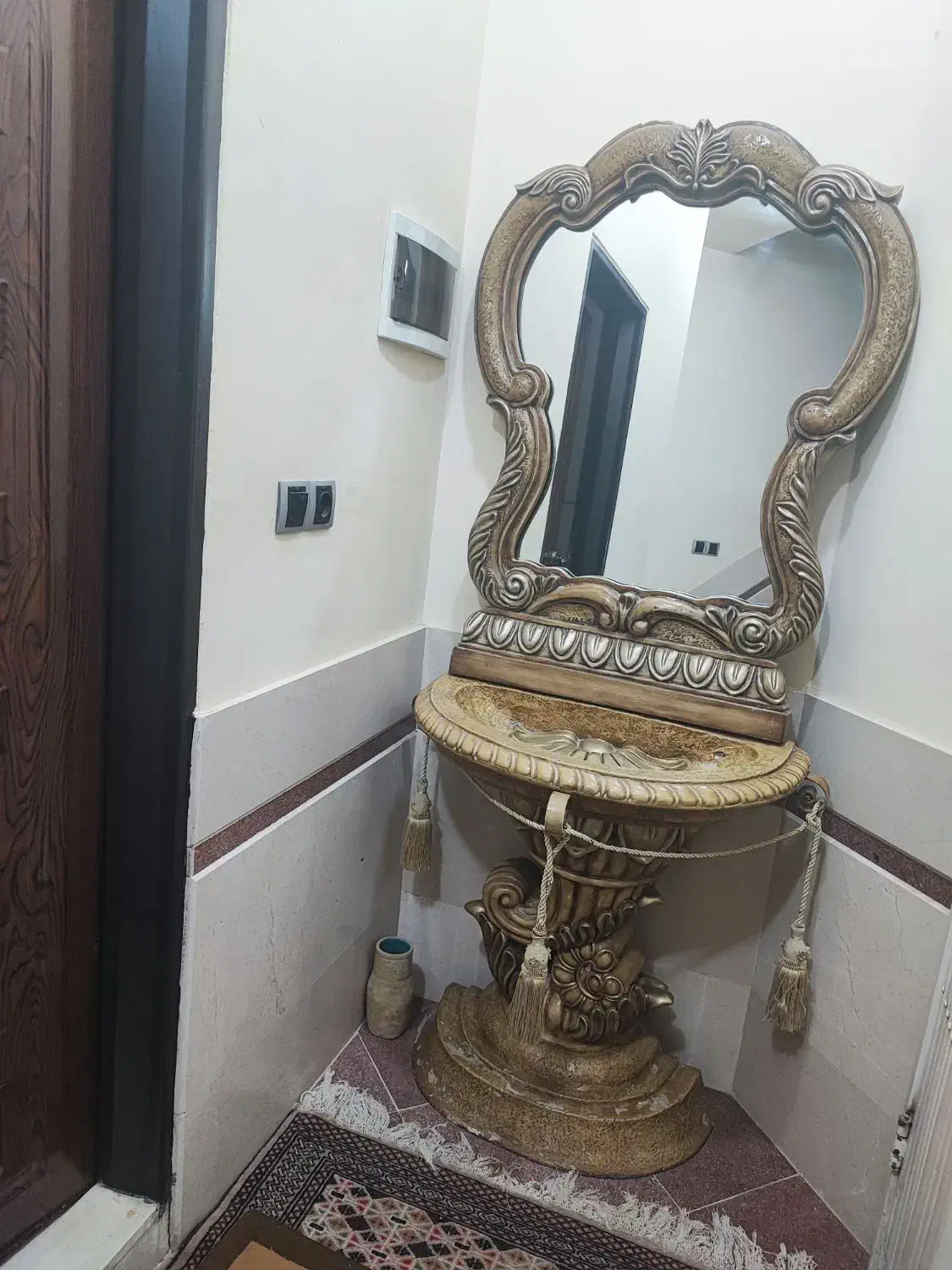 میز کنسول و آینه|بوفه، ویترین، کنسول|کاشان, امیرکبیر|دیوار