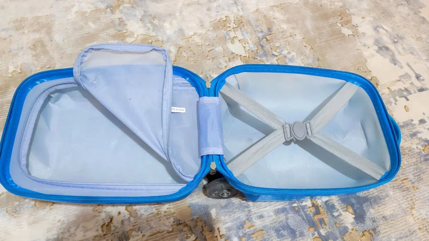 چمدان کودک|کیف، کفش، کمربند|یزد, |دیوار