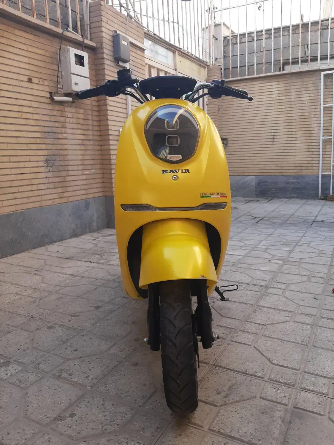 موتور سیکلت برقی|موتورسیکلت|پرند, فاز ۱|دیوار