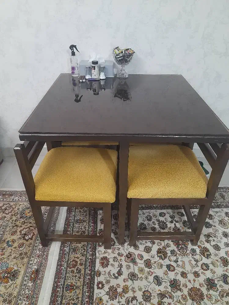 میز ناهار خوری کم جا مربع کاملا نو|میز و صندلی غذاخوری|تهران, وحیدیه|دیوار