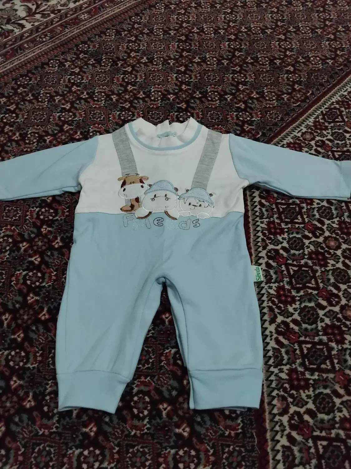 نوزادی تا ۶ ماهگی|کفش و لباس بچه|کرج, شهرک بیدارچشمه|دیوار