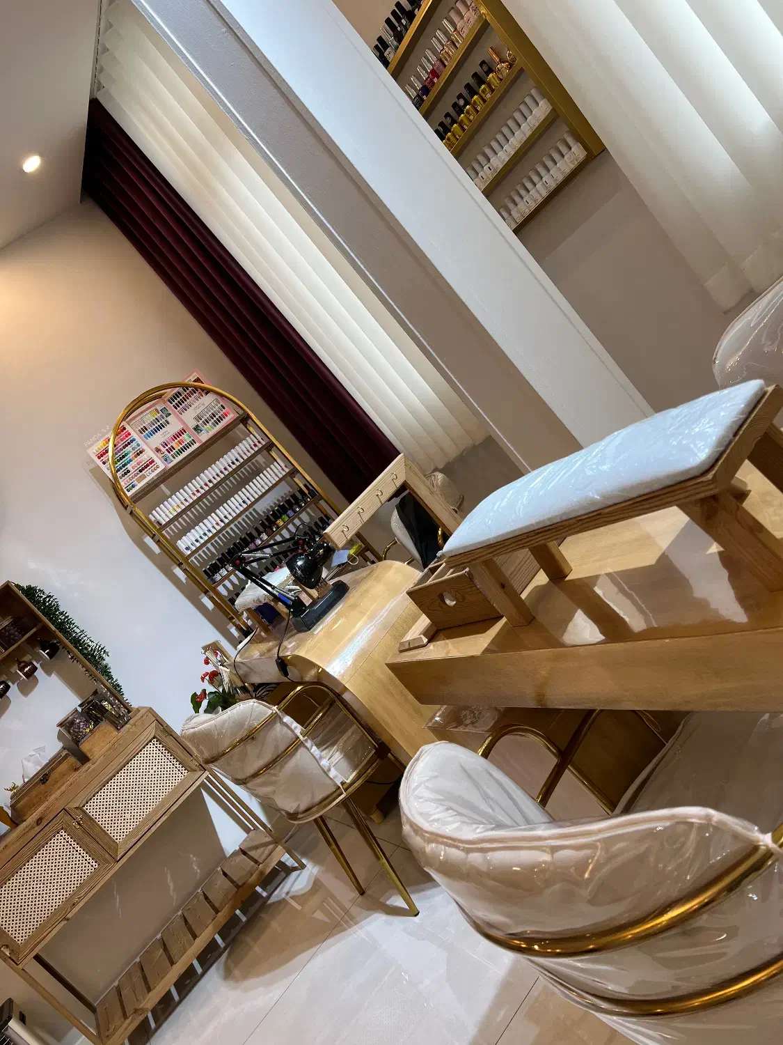 استخدام دستیار ناخنچچ|خدمات آرایشگری و زیبایی|تهران, علم و صنعت|دیوار