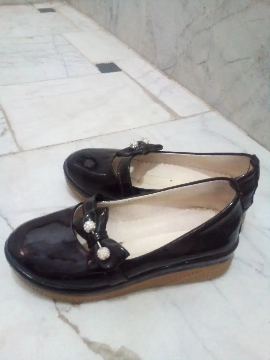 کفشمجلسی|کفش و لباس بچه|قم, قلعه کامکار|دیوار