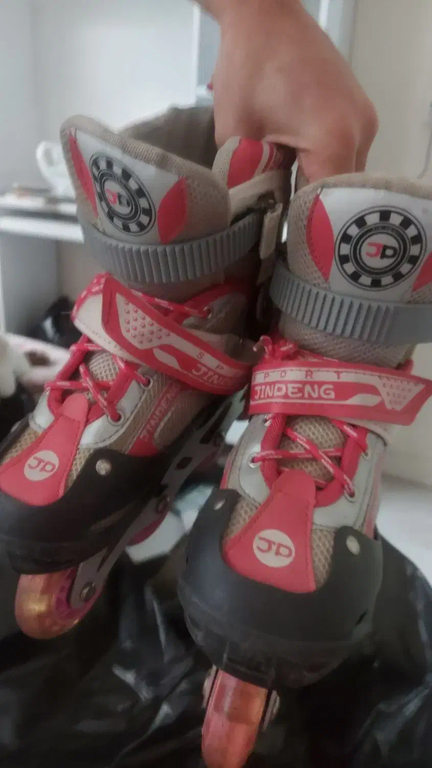 کفش اسکیت با کلاه|دوچرخه، اسکیت، اسکوتر|تهران, باشگاه نفت|دیوار