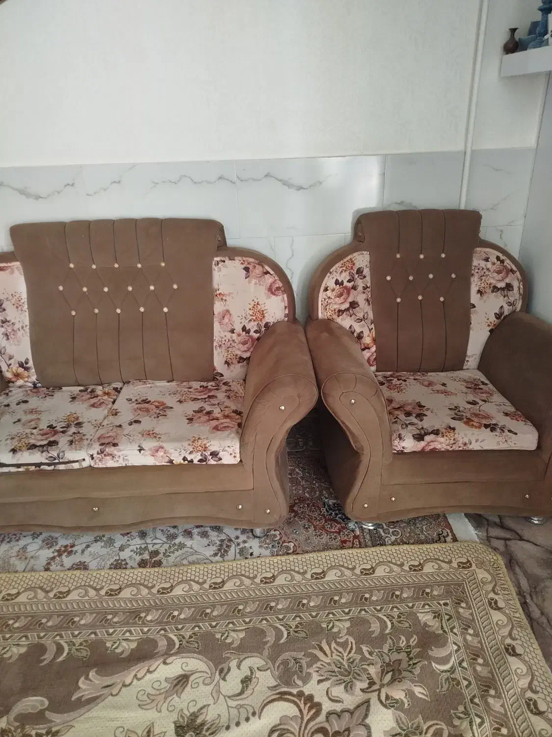 مبل ۷ نفره سالم محکم تمیز|مبلمان خانگی و میز عسلی|اصفهان, ارزنان|دیوار