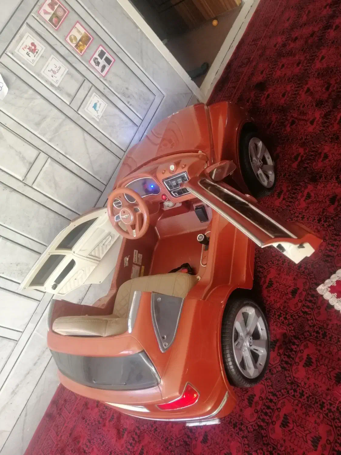 ماشین شارژی لاکچری با 2تا باطری نو2025|اسباب‌‌بازی|اصفهان, بوستان ناژوان|دیوار