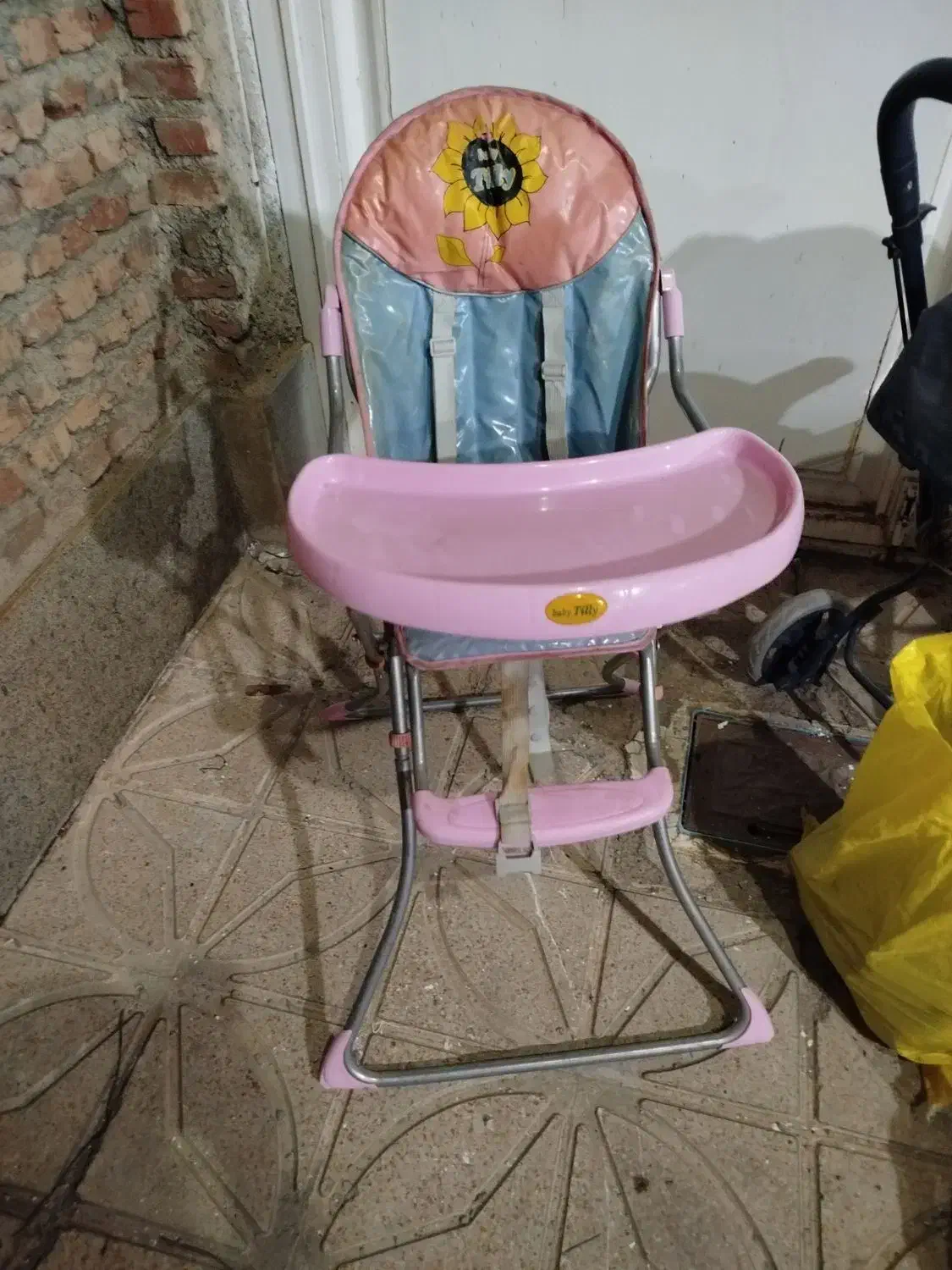 صندلی غذای کودک مهاباد|تخت و صندلی بچه|مهاباد (آذربایجان غربی), |دیوار