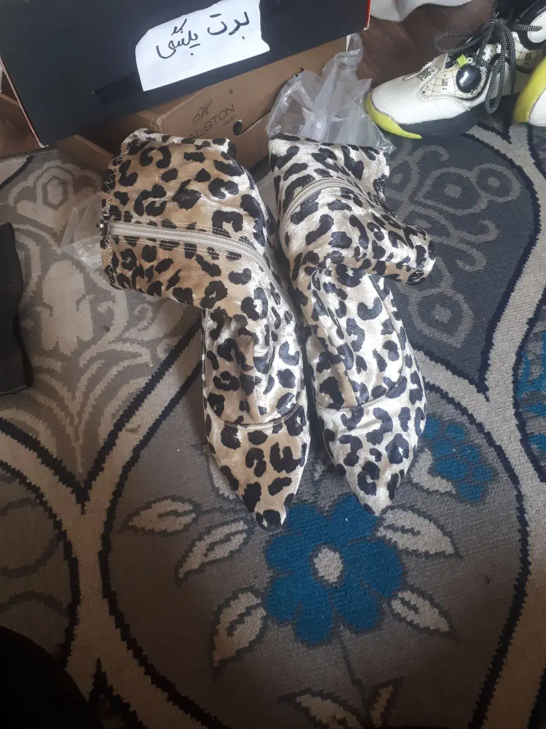 بوت پلنگی|کیف، کفش، کمربند|شهریار, شهریار|دیوار