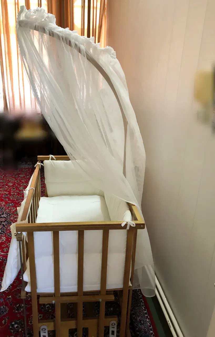 تخت نوزادی کنار مادر|تخت و صندلی بچه|فریدونکنار, |دیوار