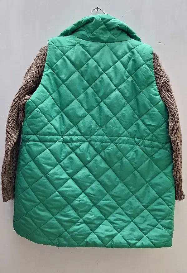 پافر سبز رنگ  بسیار زیبا و کاربردی|لباس|شیروان (خراسان), |دیوار