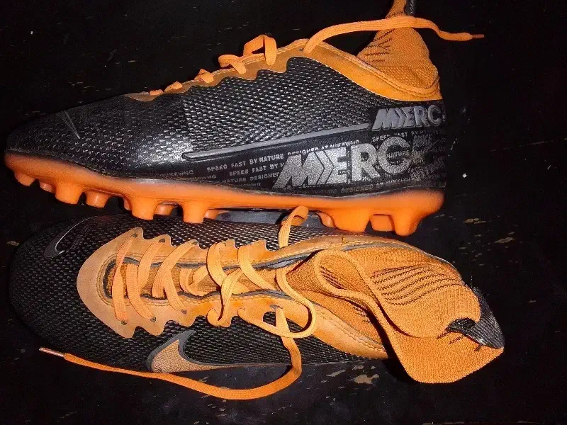 کفش فوتبال میخ دار|کیف، کفش، کمربند|زنجان, |دیوار