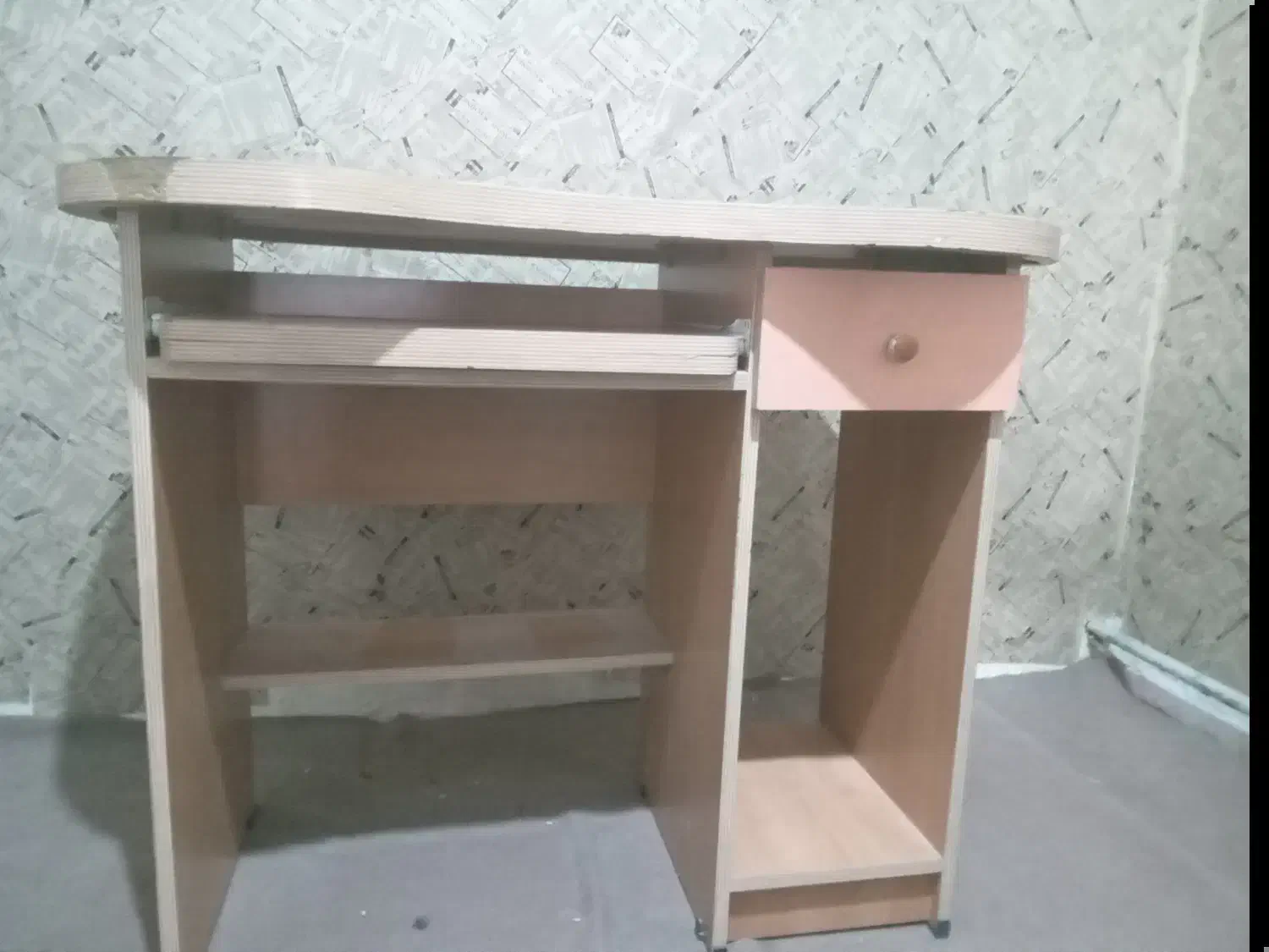 میز سالم|میز تحریر و کامپیوتر|کرج, عظیمیه|دیوار