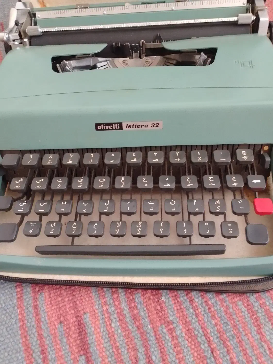 ماشین تحریر Olivetti ساخت ایتالیا 1963|کلکسیون اشیاء عتیقه|تهران, ستارخان|دیوار