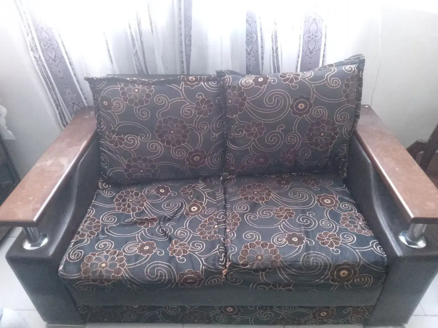 مبل ۷نفره تمیز سالم|مبلمان خانگی و میز عسلی|تهران, خاک سفید|دیوار