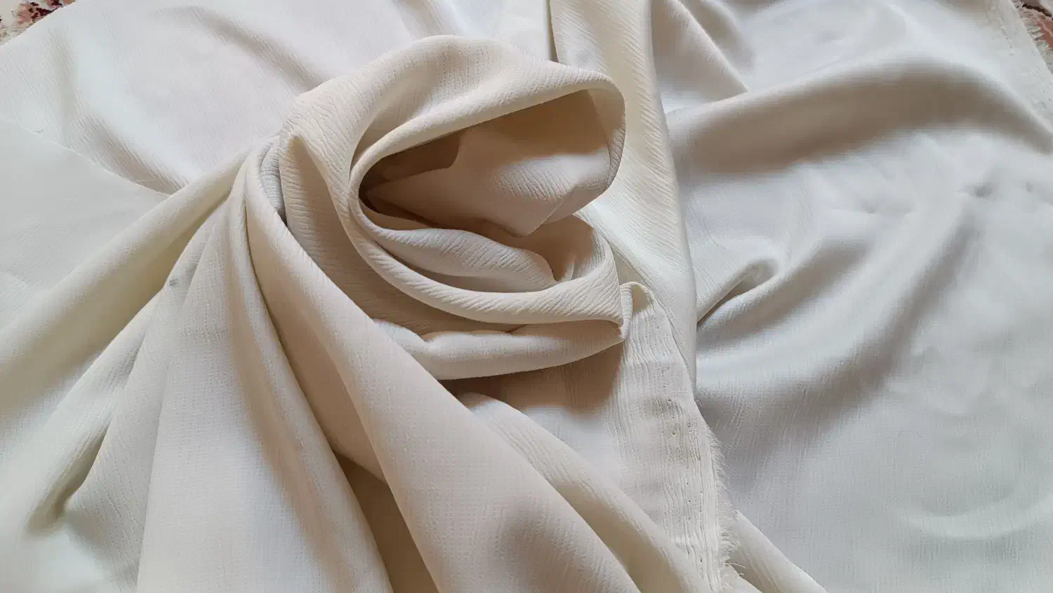 پارچه کریشه رنگ شیری|لباس|نورآباد, |دیوار