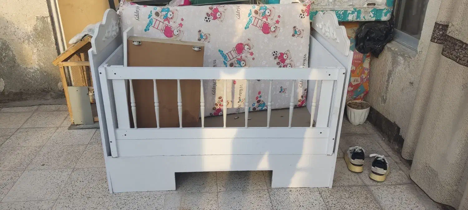 تخت خواب به همراه تشک|تخت و صندلی بچه|مشهد, کوی دروی|دیوار