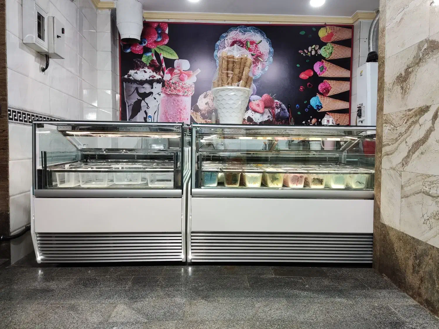 تاپینگ بستنی و فالوده پارس گل|کافی‌شاپ و رستوران|شیراز, شاهچراغ|دیوار