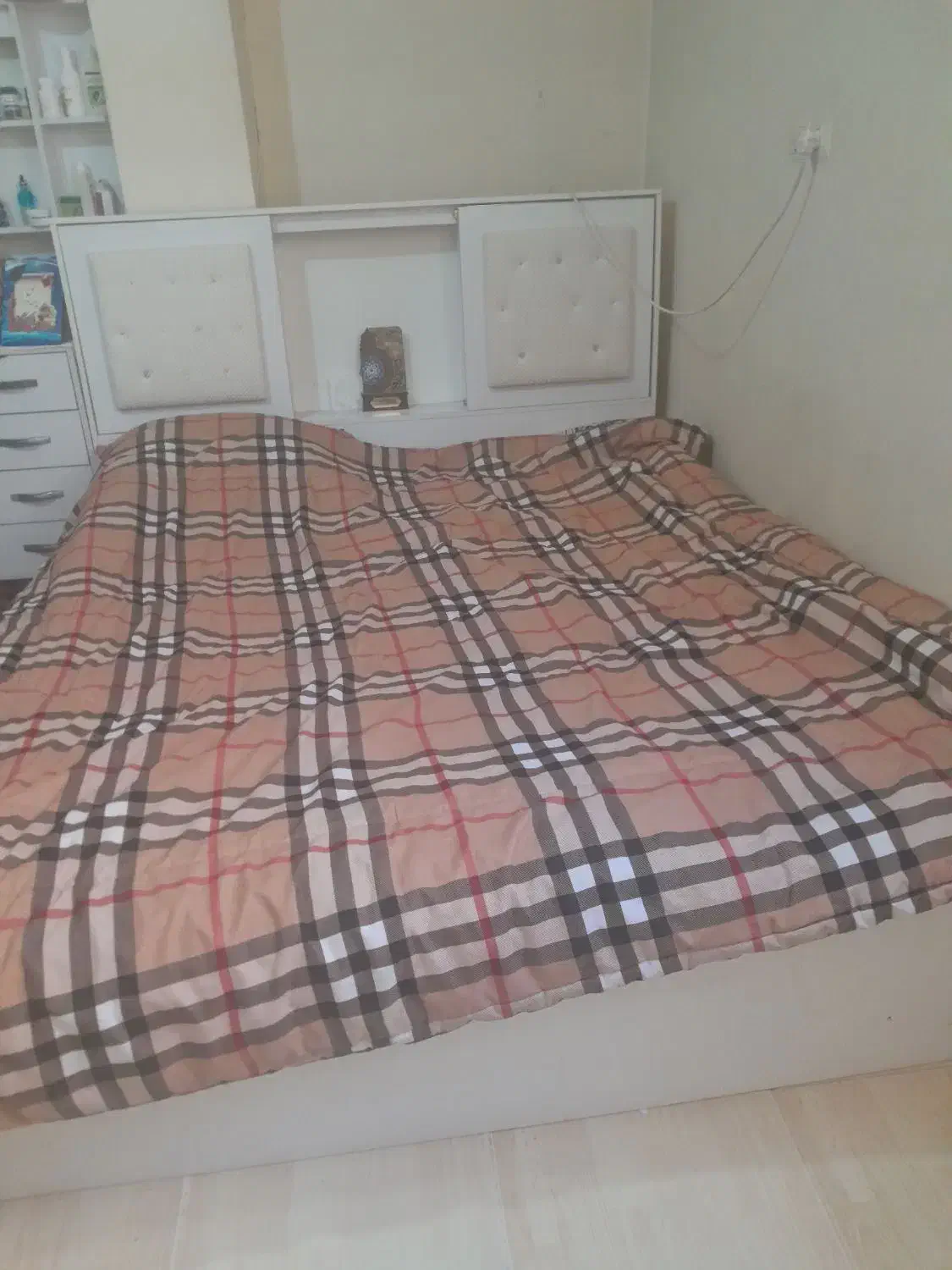 تخت دو نفره|تخت و سرویس خواب|شاهینشهر, شهرک گلدیس|دیوار