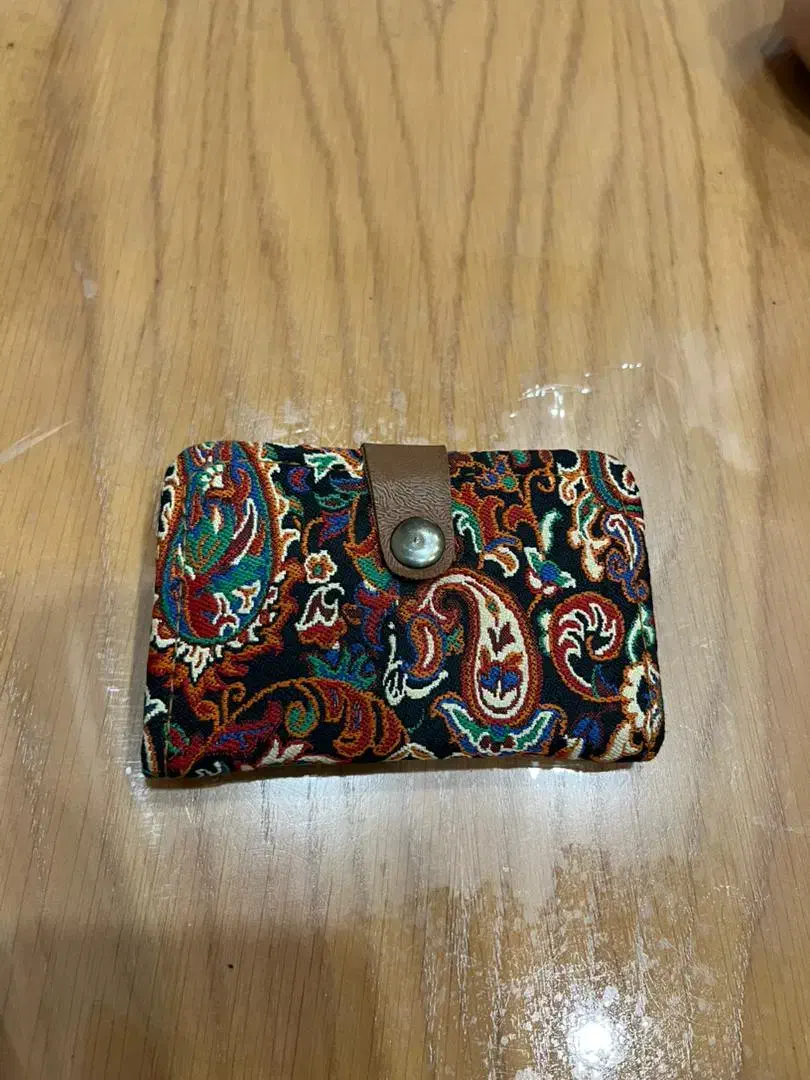 کیف وکفش|کیف، کفش، کمربند|شیراز, کوشک میدان|دیوار