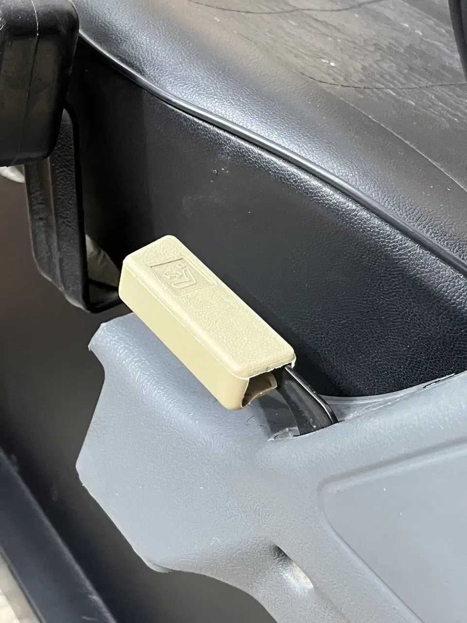 صندلی آرایشگاهی|آرایشگاه و سالنهای زیبایی|رشت, قاسمیه|دیوار