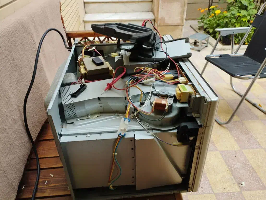 تعمیر لوازم برقی، خانگی و لامپ کم مصرف|خدمات پیشه و مهارت|شیراز, زرهی|دیوار