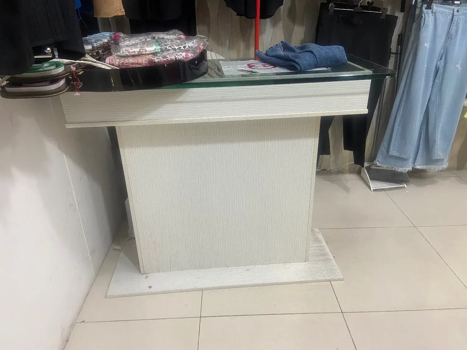 میز اتاق پرو مانکن|فروشگاه و مغازه|گرگان, |دیوار