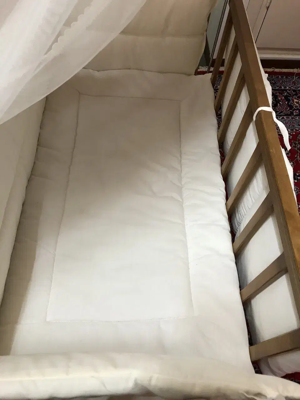 تخت نوزادی کنار مادر|تخت و صندلی بچه|فریدونکنار, |دیوار