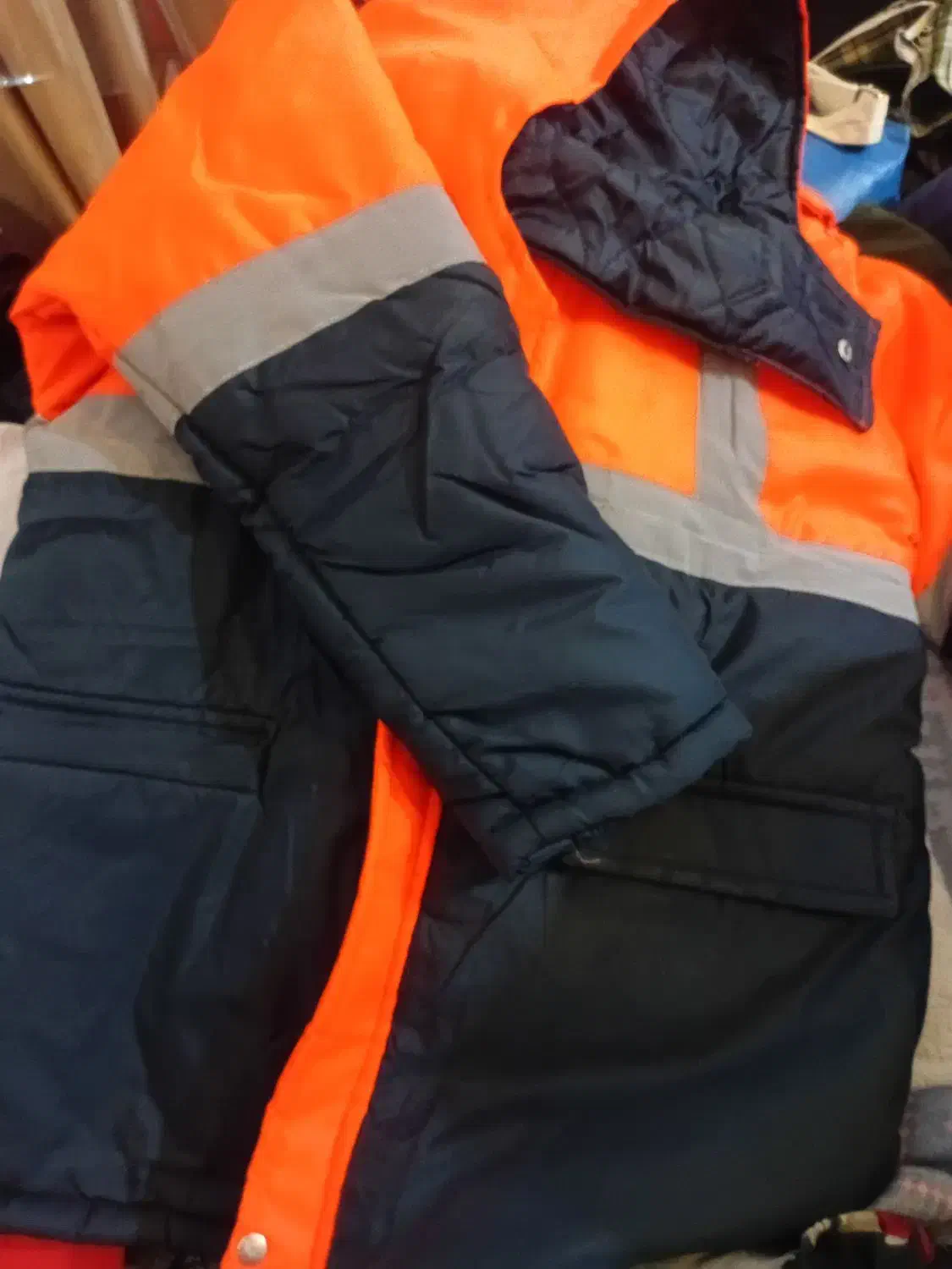 سلام یک عدد کابشن برزنت زده اب|لباس|علی‌آباد کتول, |دیوار