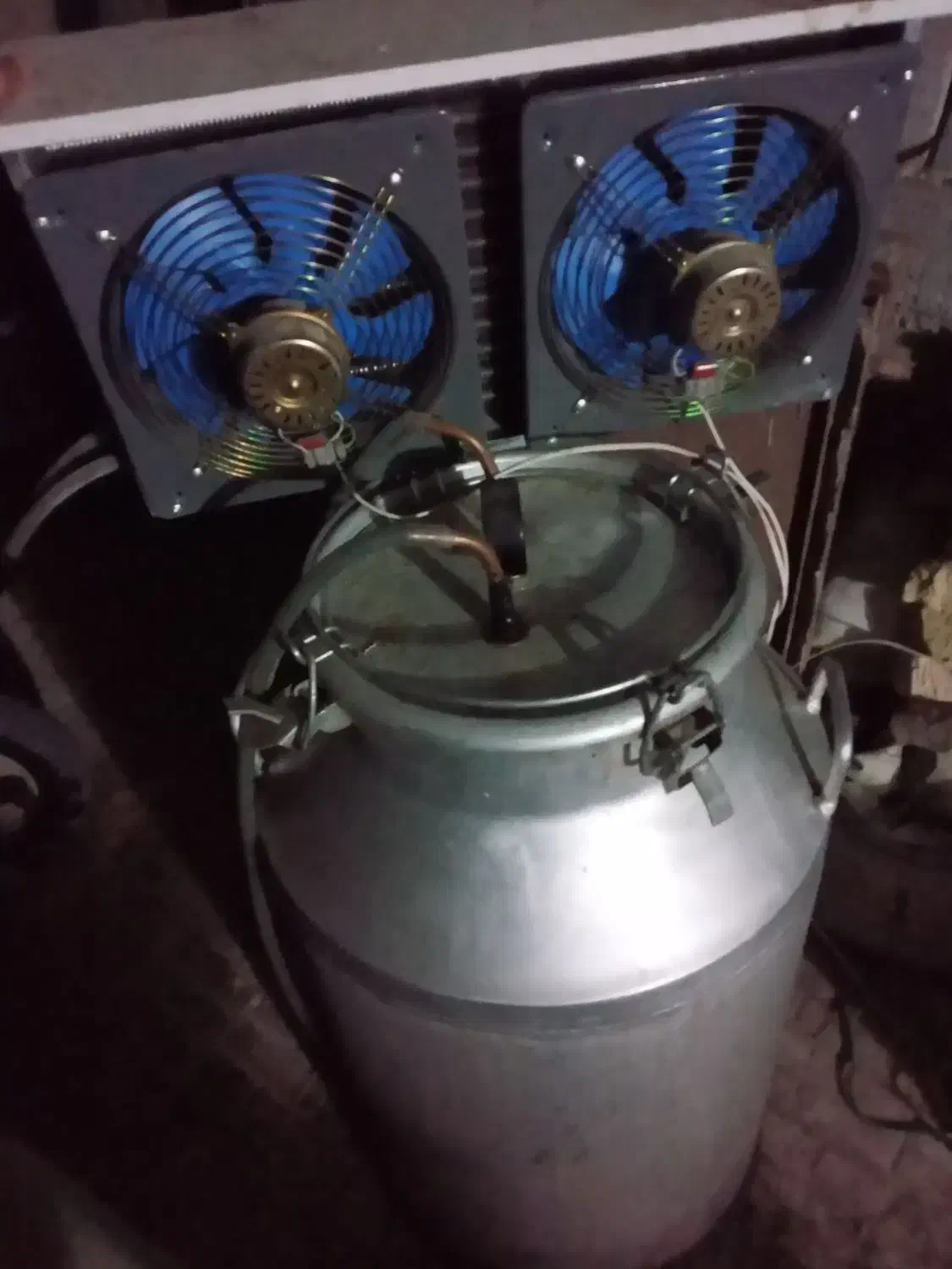 گلاب گیر|ماشین‌آلات صنعتی|رزن, |دیوار