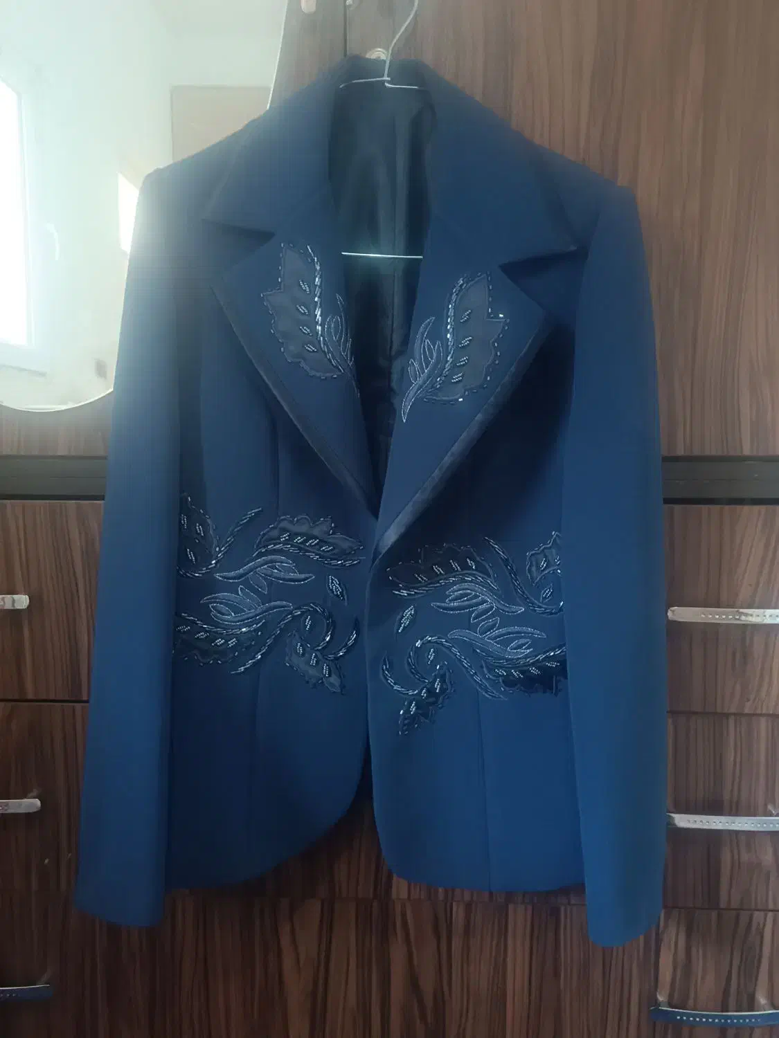 لباس گرم|لباس|اشتهارد, |دیوار