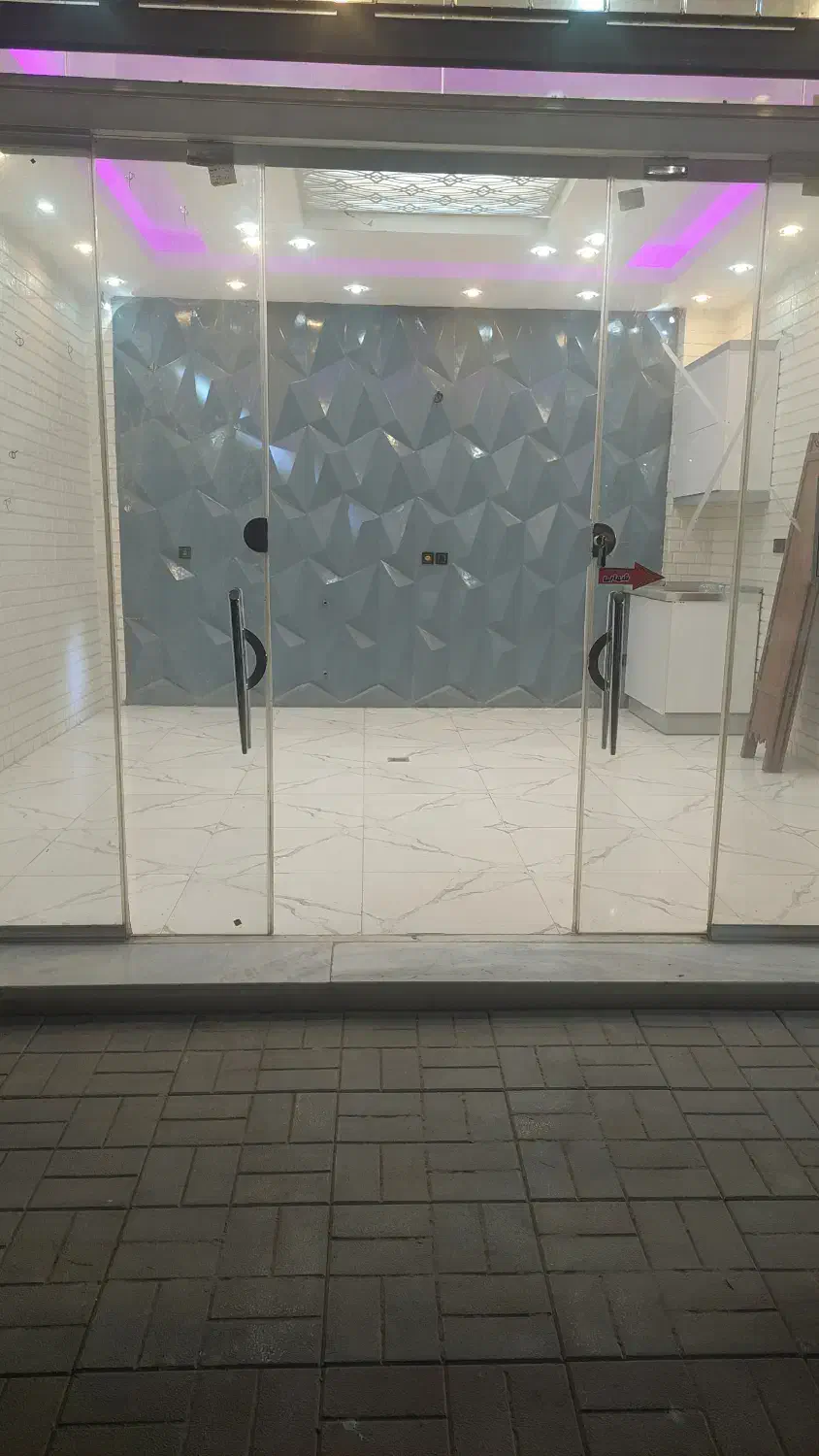 اجاره مغازه 25متری بهارستان شرقی|اجارهٔ مغازه و غرفه|اصفهان, بهارستان (مخابرات)|دیوار