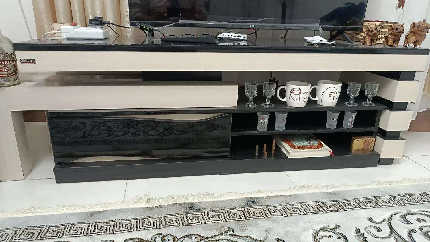 زیر تلویزیونی|میز تلویزیون|شیراز, کوشک میدان|دیوار