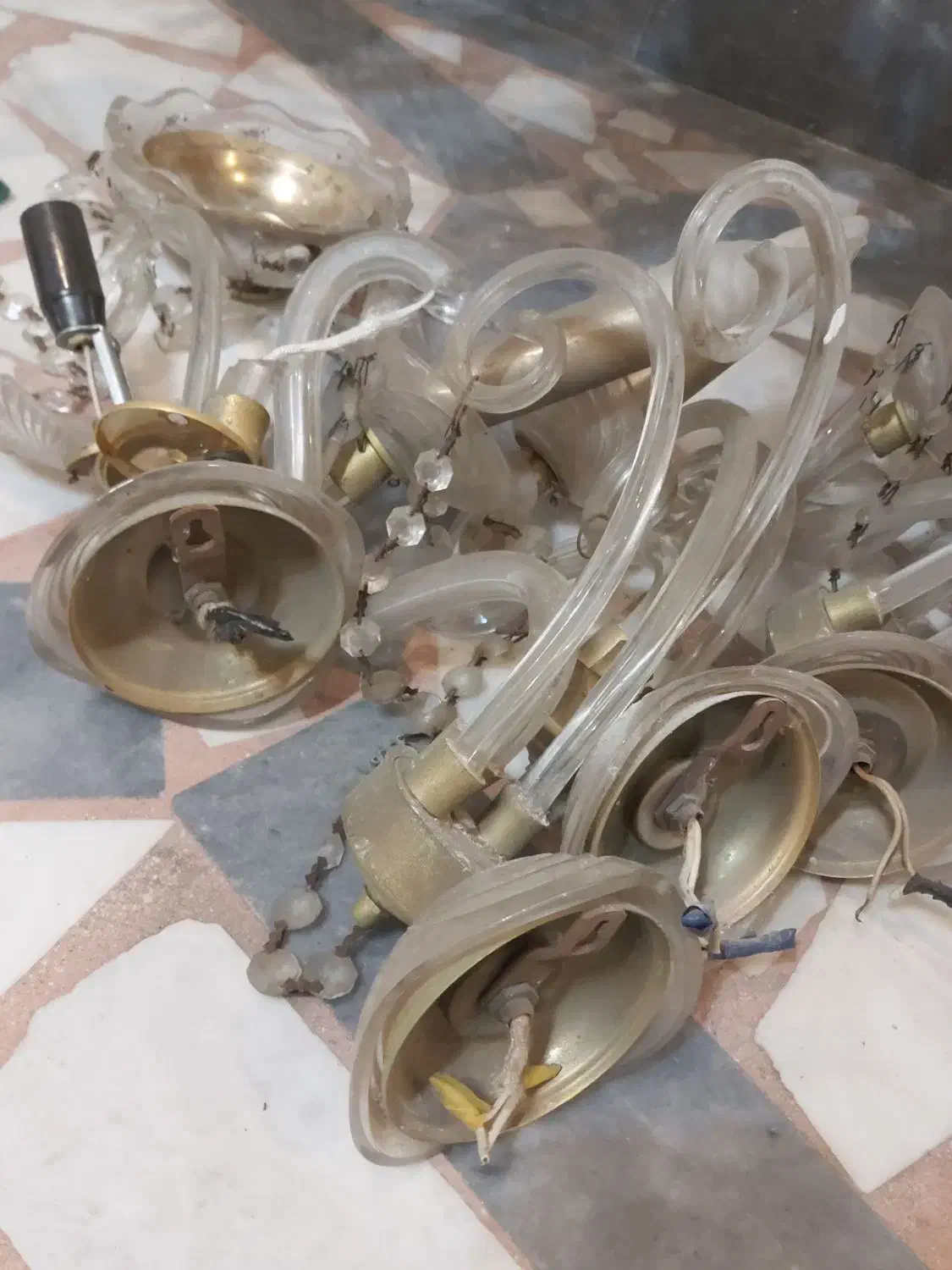 دو عدد لوستر ۶ و ۸ شاخه مدل چک کریستالی|لوستر و چراغ آویز|رشت, خمیران زاهدان|دیوار