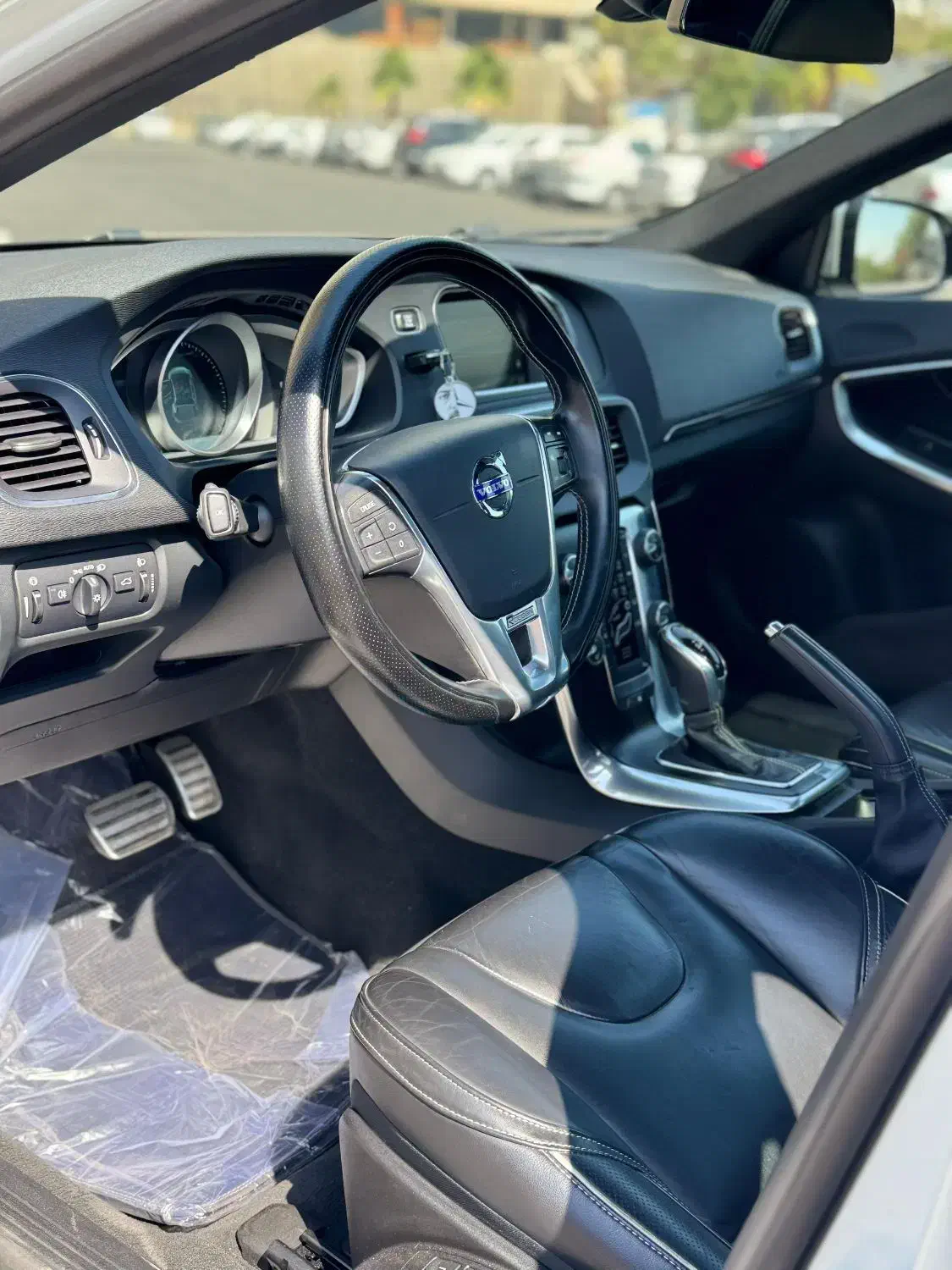 VOLVO  V4|خودرو سواری و وانت|تهران, امانیه|دیوار