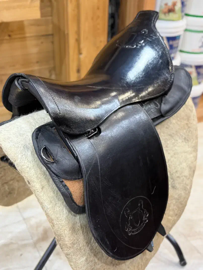 زین برنو چرم اعلا|اسب و تجهیزات اسب‌سواری|اهواز, کمپلو شمالی|دیوار