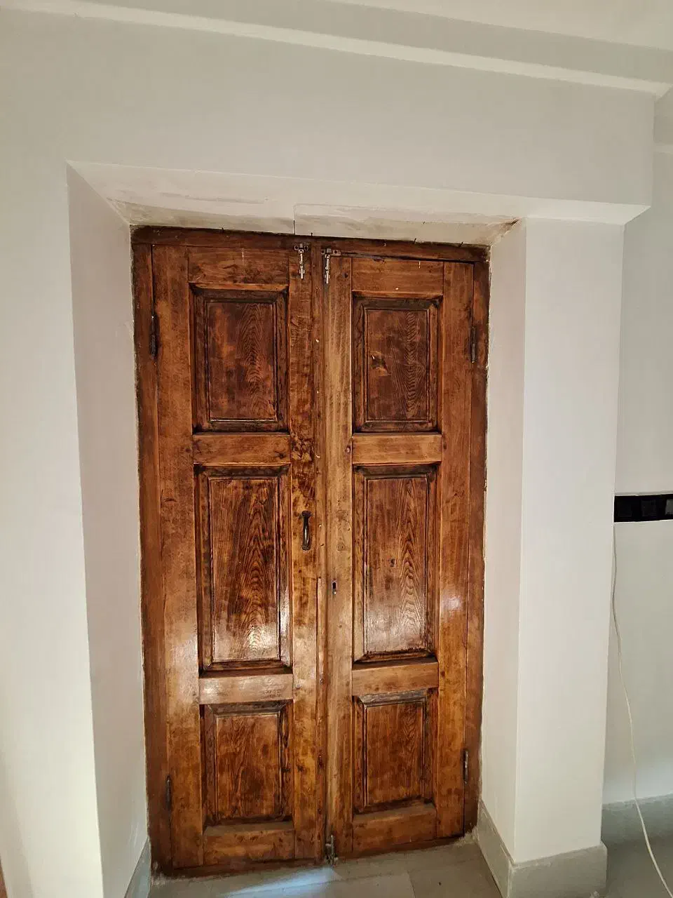 نجاری و پرسیانا|خدمات پیشه و مهارت|لاهیجان, انقلاب|دیوار