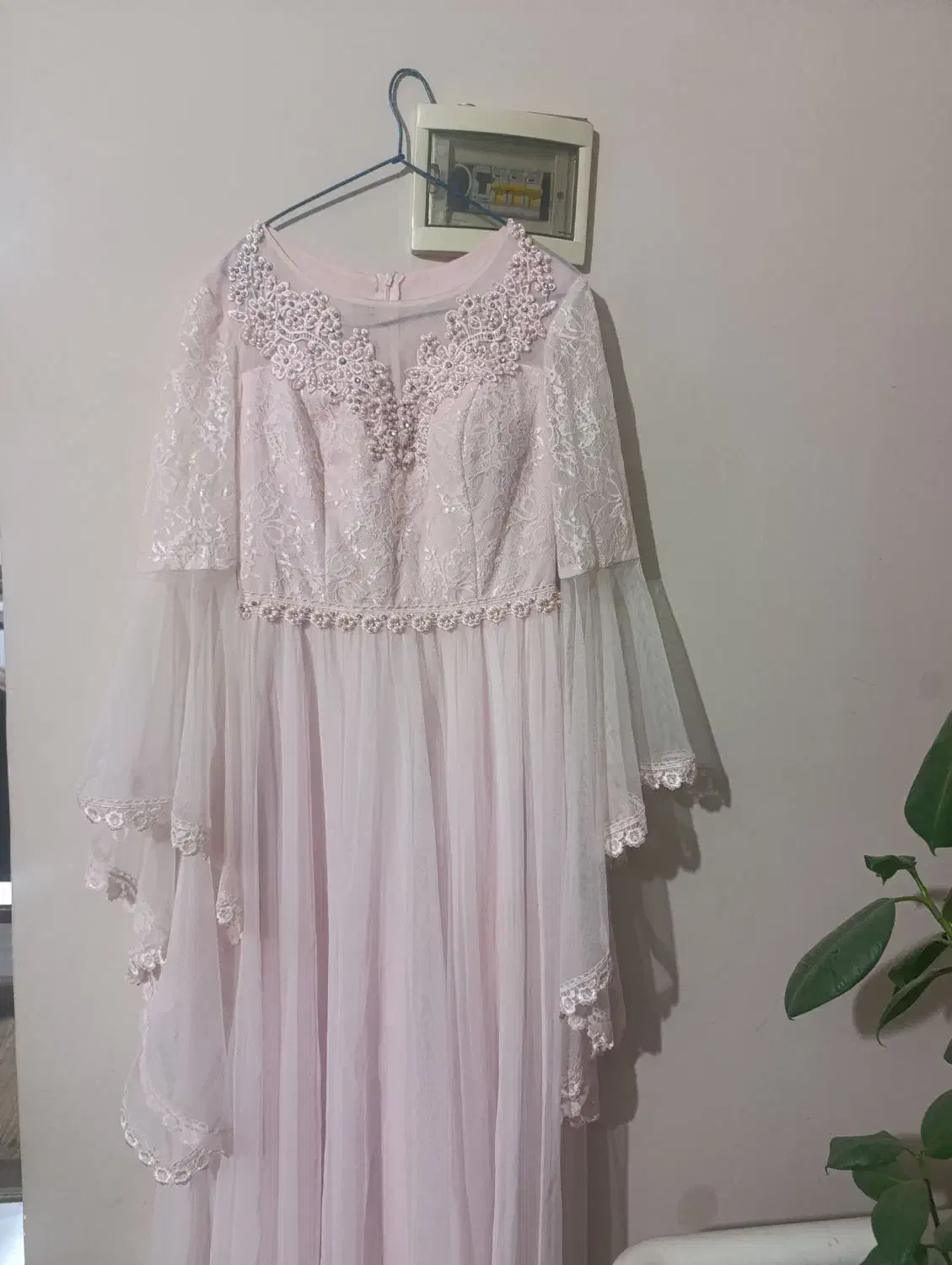 لباس مجلسی|لباس|رودهن, |دیوار